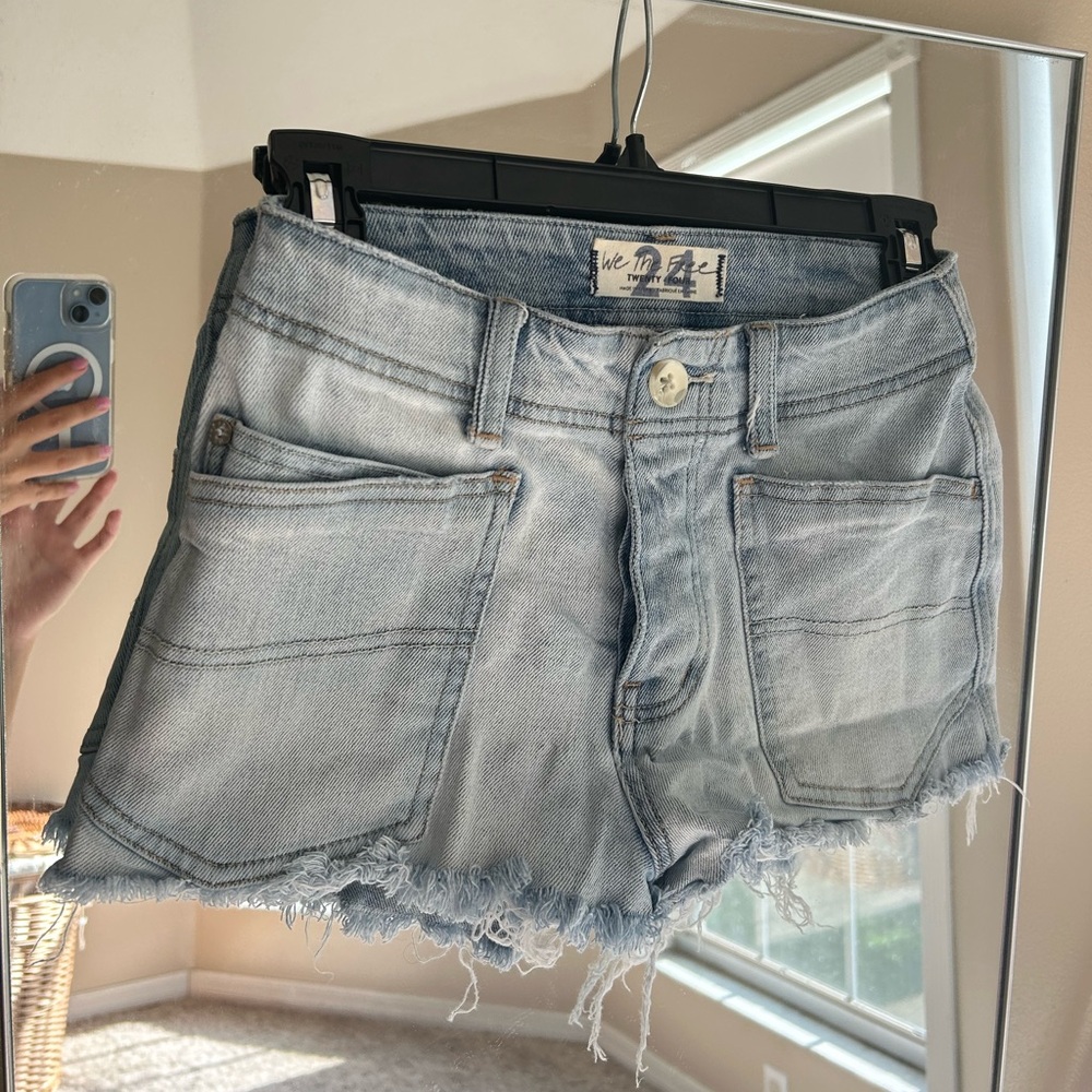 Free People We The Free Light wash denim shorts size 24